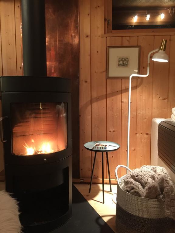 Lovely Cabin In The Capital Area With Hot Tube ハフナルフィヨルズゥル エクステリア 写真